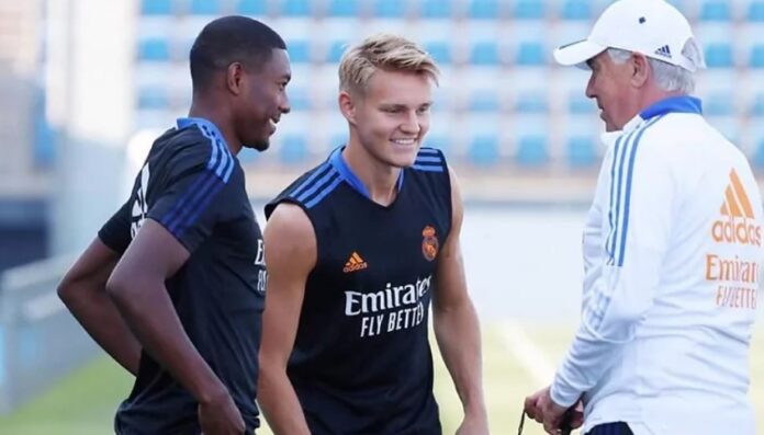 Alaba og Ødegaard snakker med sjefen